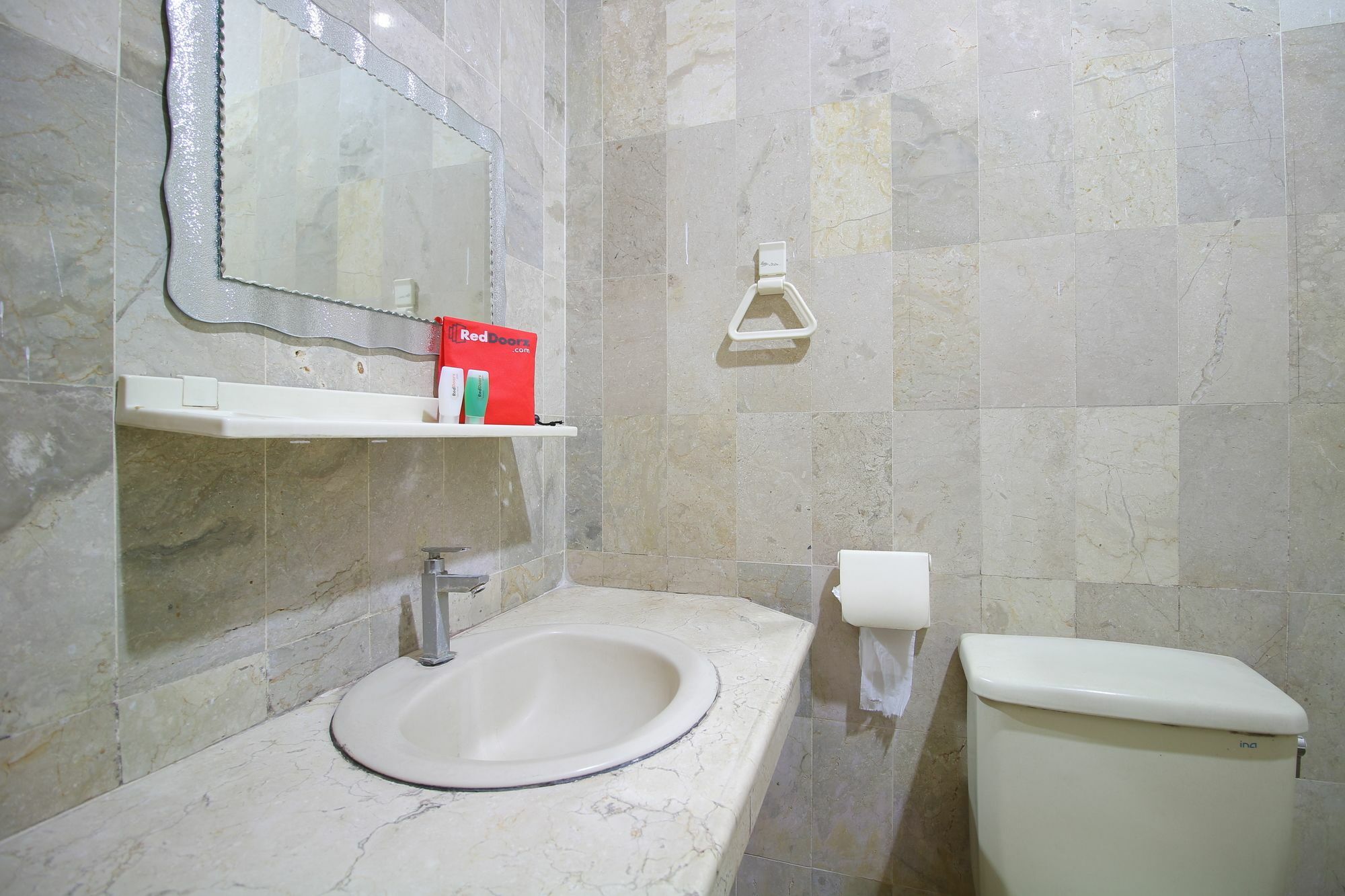 Oyo 392 Hotel Mawar Saron Yogyakarta Bagian luar foto